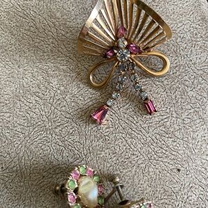 Earrings & brooch‎ fashion vintage jewelry c1940s-1970s
